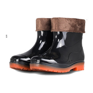 <span class=keywords><strong>Bottes</strong></span> de cuisine de couleur noire en matériau oxford doublure en peluche à coupe basse en PVC (facultatif) <span class=keywords><strong>bottes</strong></span> de pluie d'hiver imperméables botte de jardin - Product Image 1