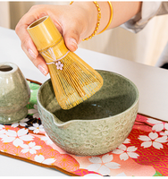 Fouet à matcha rose fait à la main avec logo gravé en gros Fouet à matcha en bambou biologique personnalisé Fouet à thé matcha