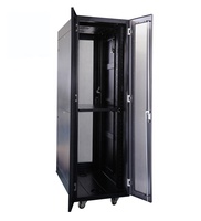 Baies de serveur de centre de données 19 pouces 42U/45U avec portes avant/arrière ventilées, panneaux latéraux séparés, protection IP20, charge statique de 1500 kg