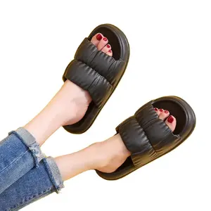 Yeni stil moda ucuz hafif kaymaz kadın sandalet siyah yumuşak kalın taban ev slaytlar saf renk kapalı EVA terlik