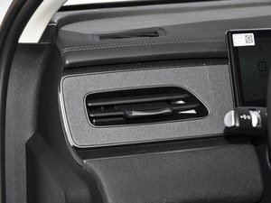 <span class=keywords><strong>Toyota</strong></span> <span class=keywords><strong>Yaris</strong></span> L <span class=keywords><strong>2018</strong></span>, 1.5L <span class=keywords><strong>Gasolina</strong></span>, Hatchback, Transmisión Automática, Económico, para Exportación, Auto Usado - Product Image 5