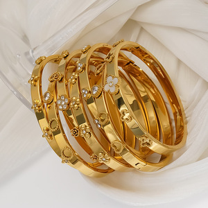Brazalete Elegante con Incrustaciones de Diamantes en Forma de Flor, Brazalete de Alta Gama con Hebilla en Forma de Corazón y Flor para Mujer - Product Image 2