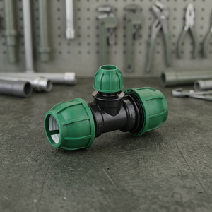 Raccord en T à compression basse pression en polypropylène vert pour l'irrigation et l'alimentation en eau, moulé par injection en pouces - Product Image 2