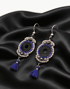 Boucles d'oreilles pendantes classiques et tendance de style bohème ethnique, en résine circulaire, perles de riz Miyuki, tissées à la main, avec pompon - Product Image 1