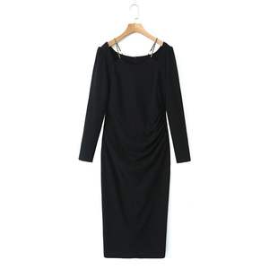 Robe moulante à col carré Happy Plus French N8840, robe rouge unie pour femmes grandes tailles - Product Image 5