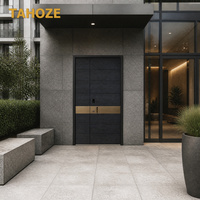Porte d'entrée de luxe en acier, finition bois noir veiné avec bande bronze antique, double battant, serrure intelligente à clavier pour villa haut de gamme