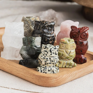 Natuurlijk gepolijste kristallen uilcarving van verschillende materialen, kleine maat, op maat gemaakt voor heling en huisdecoratie - Product Image 1