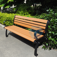 Banc de patio moderne en HDPE pour l'extérieur avec structure en aluminium moulé, durable et résistant à l'eau, idéal pour les parcs urbains et les hôtels