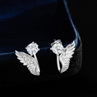 Boucles d'oreilles clous pour femmes en argent sterling 925, motif ailes d'ange incrustées de zirconiums, plaqué rhodium, vente en gros, best-seller