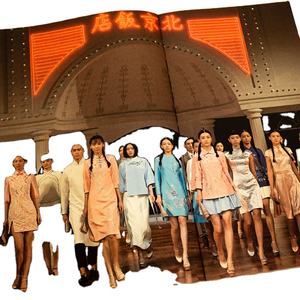 Impression adaptée aux besoins du client polychrome <span class=keywords><strong>de</strong></span> catalogue <span class=keywords><strong>de</strong></span> <span class=keywords><strong>livre</strong></span> <span class=keywords><strong>de</strong></span> <span class=keywords><strong>poche</strong></span> <span class=keywords><strong>de</strong></span> coloration avec l'estampillage chaud - Product Image 1