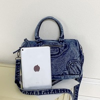 Tas Boston Denim Terbaru 2025 Wanita Vintage Kapasitas Besar Tas Selempang Bahu Tas Jinjing Santai dengan Desain Ritsleting