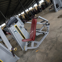 Machine de presse inclinée à poids avec poignées doubles pour l'entraînement de la force des deltoides et du haut du corps en club de fitness