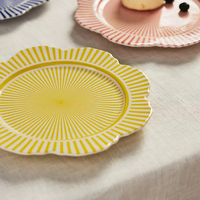 Europe du Nord Assiettes et bols en céramique de forme ondulée simple et luxueuse et à bord doré Ensemble de vaisselle et pièce pour la cuisine à domicile