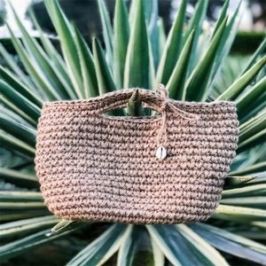 Sac fourre-tout en toile de jute naturelle à faible MOQ, personnalisable avec poignées rondes en bois, écologique, pour le shopping ou la plage, avec logos - Product Image 2