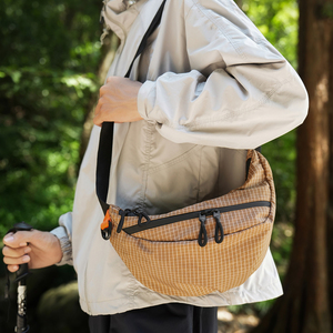 Bolso Bandolera Ligero de Poliéster Impermeable, Unisex, con Diseño de Cuadrícula, Ajustable para Cintura o Pecho, Ideal para Senderismo y Viajes al Aire Libre - Product Image 2