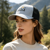 Casquette Trucker Unisexe Personnalisable avec Logo Brodé, Bicolore, Maille Frontale, Dos en Maille, Visière Courbe, Réglable, pour Activités de Plein Air et Montagne