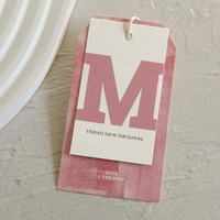 Étiquettes suspendues personnalisées en papier écologique imprimé pour vêtements, chaussures, sacs, chapeaux, bagages