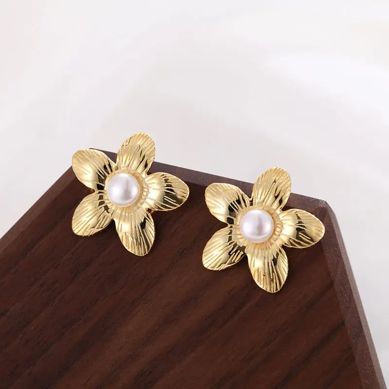 Fashionable 925 Sterling Silver Retro Large Flower Earrings 18k Gold Plated Pearl Earrings for Women