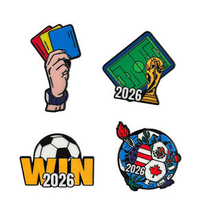 Broche de aleación con diseño de fútbol de EE. UU., Canadá y México 2026, insignia de recuerdo de fútbol, regalo estrella, pequeños accesorios - Product Image 1