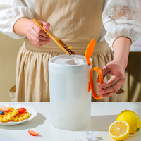 Pichet en PP sans BPA de 1550 ml avec infuseur, filtre, couvercle, égouttoir à fruits, échelle de mesure, pour eau chaude/froide, théière/bouilloire en plastique – Prix abordable