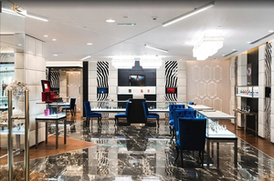 Meubles luxueux en MDF, vitrine de magasin de parfums personnalisée avec étagère murale lumineuse à LED - Product Image 3