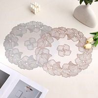 Nouveau Set de Table en PVC Motif Couronne de Dentelle - Tapis de Table Élégant et Résistant à la Chaleur pour Restaurant Occidental d'Hôtel, Anti-Chaleur et Antidérapant