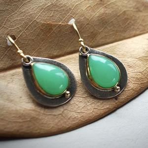 Pendientes de gota con gema verde en forma de lágrima, engaste de bisel, poste de cobre, joyería de moda para fiesta - Product Image 1