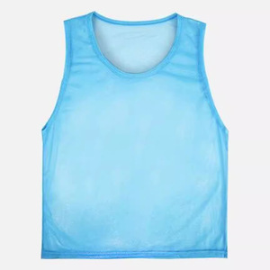 เสื้อกั๊กตาข่ายสำหรับเด็ก สีส้ม สีทึบ ทำจากเส้นใยโพลีเอสเตอร์ เหมาะสำหรับการฝึกซ้อม กิจกรรมวิ่ง ใช้ในช่วงฤดูร้อน - Product Image 3