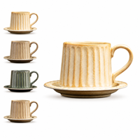 Tasse à café en céramique côtelée avec logo personnalisé et soucoupe, Mug à latte sur pied OEM pour la vaisselle de café boutique, Articles de boisson à marque privée