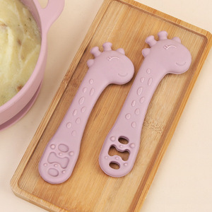 Cuillère d'apprentissage en silicone de qualité alimentaire sans BPA pour bébé de 0 à 12 mois, double usage : cuillère à riz et jouet de dentition - Product Image 2
