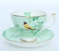 Ensemble tasse et soucoupe en porcelaine fine 200 ml avec anse dorée, style nordique, écologique, compatible lave-vaisselle et four, pour le thé