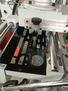Machine <span class=keywords><strong>de</strong></span> fabrication <span class=keywords><strong>de</strong></span> fenêtres et <span class=keywords><strong>de</strong></span> portes en aluminium, routeur <span class=keywords><strong>de</strong></span> copie <span class=keywords><strong>PVC</strong></span>/UPVC contrôlé par PLC avec moteur - Product Image 5