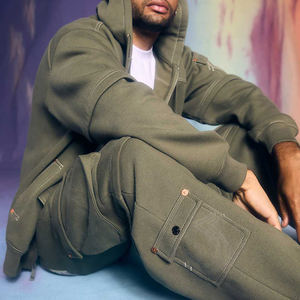 ชุดเซ็ตฮู้ดดี้ซิปหน้าปักโลโก้ตามสั่งขายส่ง KIingSen เสื้อผ้าสตรีทแวร์ระบายอากาศสำหรับผู้ชาย กางเกงคาร์โก้ผ้าฟลีซหนา 480 กรัม สำหรับฤดูหนาว - Product Image 4