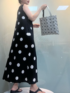 PY 2026 Summer New Arrival Casual Miyake Pleated Dress Fashion Dot Round Neck Sleeveless Plus Dress Bulk Clothing Wholesale - Product Image 3