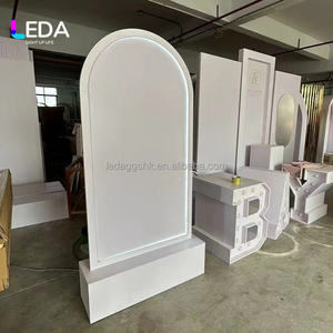 Panneau en acrylique blanc personnalisé LEDA, fond de scène de mariage moderne et simple pour les événements intérieurs/extérieurs, décoration de fête - Product Image 1