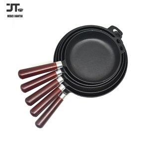 Sartén Redonda Precurada, Sartén Profunda con Mango Largo de Madera, Juego de Utensilios de Cocina Caseros, Hierro Fundido, Minimalista, Sostenible - Product Image 3