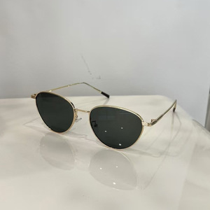 Gafas de Sol Ovaladas de Metal para Mujer Qianai, Montura Dorada, UV400, Ligeras, Tipo Ojo de Gato, Protección Solar 3 - Product Image 5