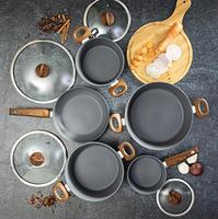 Nouveau ensemble de casseroles et poêles en aluminium Unique Durable 8 pièces forgées coulée sous pression batterie de cuisine en marbre antiadhésif avec manche en bois