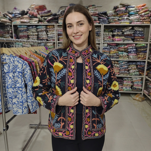 เสื้อแจ็คเก็ตปักลายดอกไม้สำหรับผู้หญิง คอปกปีเตอร์แพน แขนยาว ผ้าฝ้าย สไตล์ไพรรี่ชิค เหมาะสำหรับใส่ในฤดูใบไม้ผลิ ของขวัญสำหรับเธอ - Product Image 1