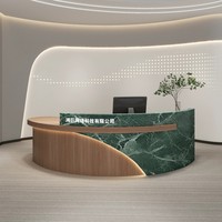 Bureau de réception octogonal moderne en MDF laqué avec éclairage LED et design frontal divisé pour usage commercial dans les centres commerciaux