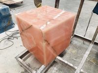Panneaux et dalles en pierre d'onyx rose translucide rétroéclairée, pierres précieuses semi-précieuses roses pour la décoration intérieure de luxe