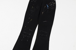 กางเกงยีนส์ลำลองทรงหลวมแบบปะติดปะต่อ ลายกราฟฟิตีแบบสาดสี  ทรงไมโครเฟลร์  รุ่น GALLERY สำหรับผู้ชายและผู้หญิง - Product Image 2