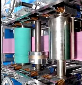 Machine <span class=keywords><strong>de</strong></span> fabrication <span class=keywords><strong>de</strong></span> gants <span class=keywords><strong>de</strong></span> <span class=keywords><strong>bain</strong></span> carrés en PP non tissé jetables - Product Image 3