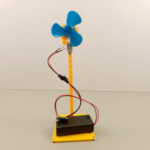 Kit de ventilador solar micro de plástico, juguete científico DIY para niños de 4 a 6 años con batería AAA - Product Image 1