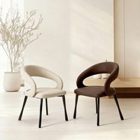 Chaise de salle à manger minimaliste de style italien, luxe léger, pour usage domestique, nouveau modèle 2026, inspirée des designers modernes, sensation haut de gamme premium