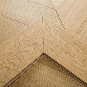 Suelo de Madera de Ingeniería Multicapa de Roble con Diseño Moderno de Espina de Pescado, Acabado Cepillado, para Cocina y Villa - Product Image 3