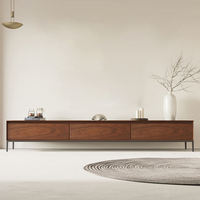 Meuble TV et table basse extensibles en bois massif noyer, style moderne et minimaliste 2024, pour salon et chambre.