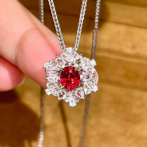 Bague Halo Florale en Rubis Non Chauffé en Or Blanc 18K avec 36 Diamants d'Accent Totalisant 0,671ct, Bijou Fantaisie pour Femme à Tige Torsadée - Product Image 3