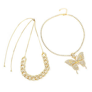 Ceci est un accessoire é<span class=keywords><strong>l</strong></span>égant et stylé, transfrontalier, provenant d'Europe et d'Amérique. Il présente un collier avec pendentif cubain entièrement orné de strass. - Product Image 5