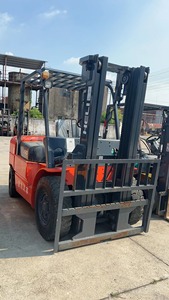 Chariot élévateur d'occasion Heli 50 de marque chinoise, 5 tonnes, modèle 2023, mât à 3 sections, vérin central et déplaceur latéral, moteur puissant, hauteur de levage 4,5 mètres - Product Image 3